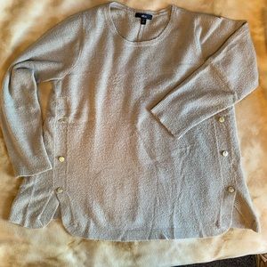 Sweater with gold buttons (18/20)